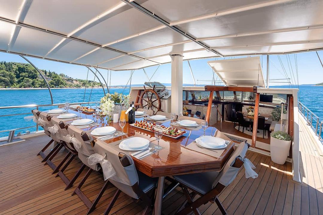 Indulge in Exquisite Cuisine: Gulet Nautilus' Alfresco Dining Delights