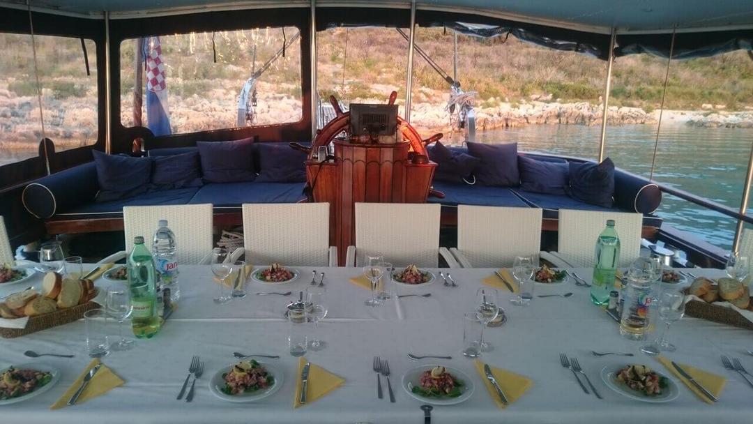 Alfresco Dining