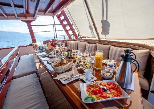 Dine with a Panoramic View