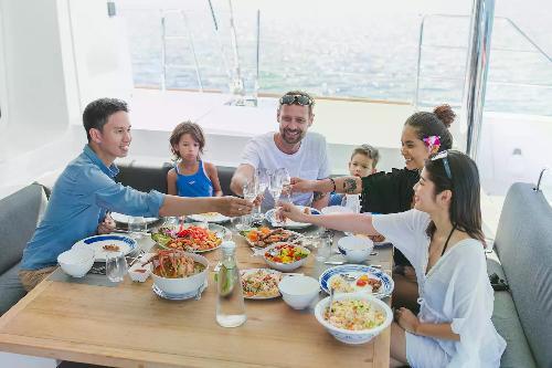 Open-Air Gastronomy: Alfresco Dining Delight
