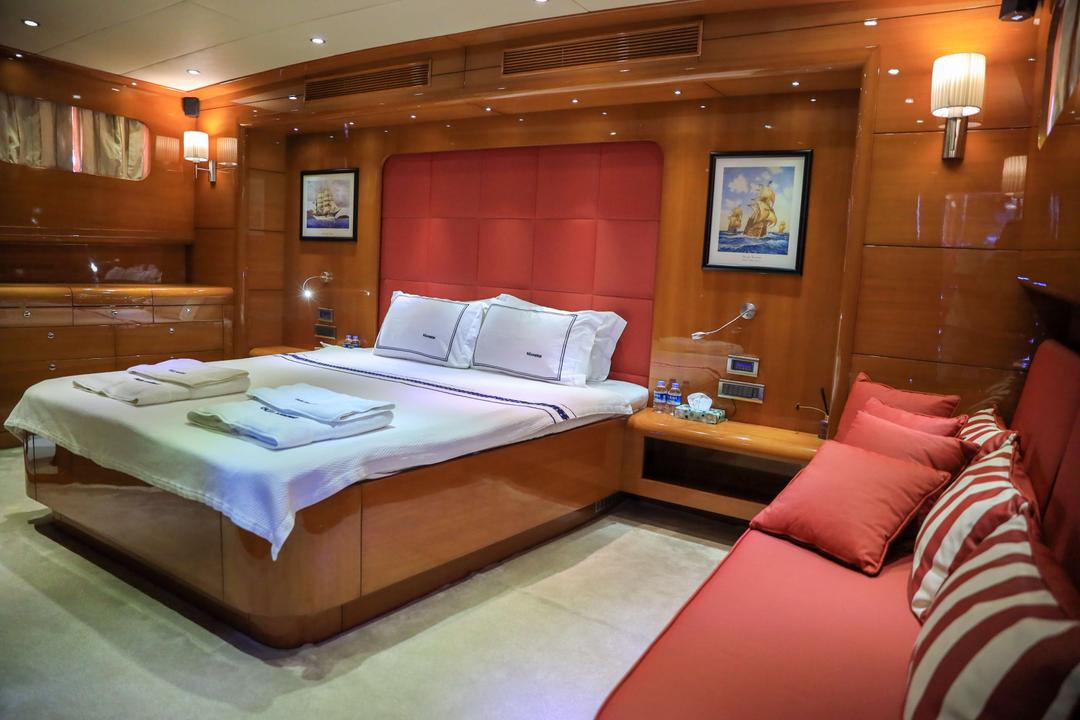 Stylish Interior: Timeless Beauty and Modern Comfort