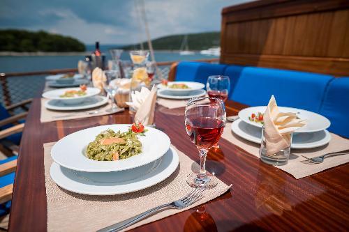 Alfresco Dining