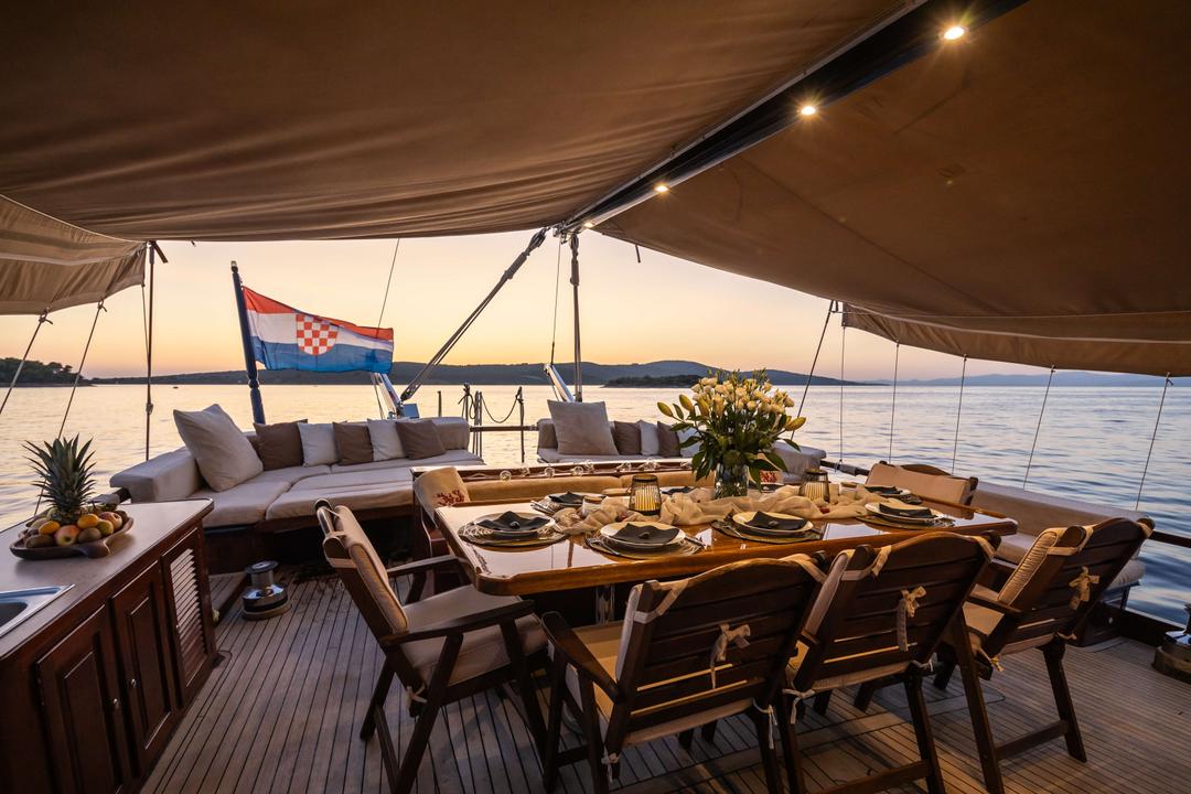 Alfresco dining