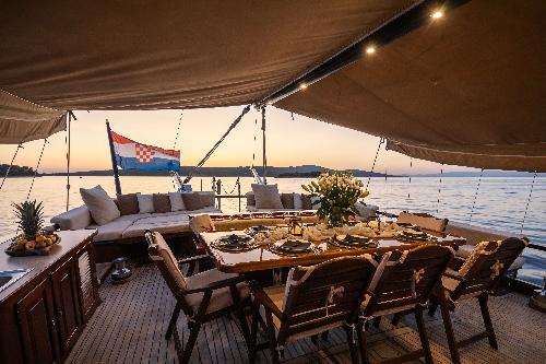 Alfresco dining