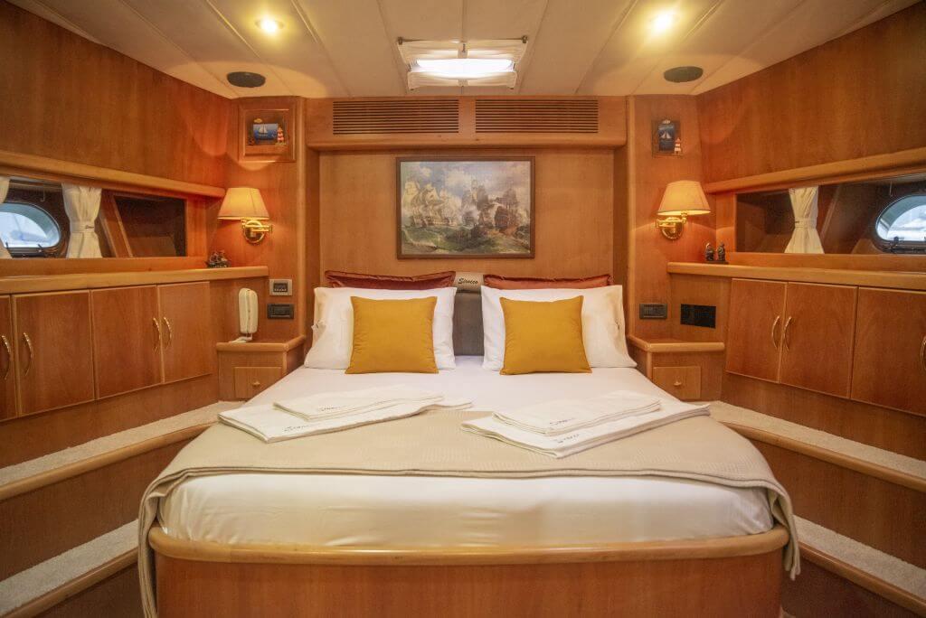 Cozy Elegance: Embrace Warmth in Comfortable Accommodation