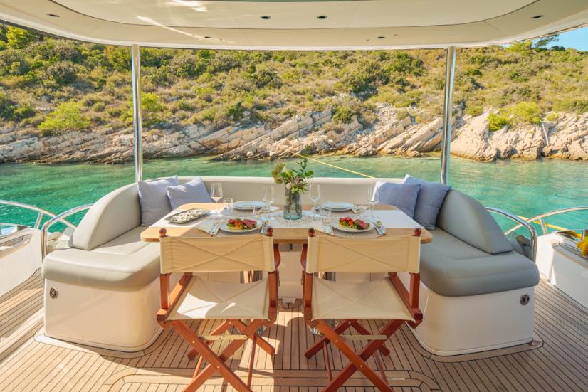Alfresco Delights: Dining Beneath Starlit Croatian Skies