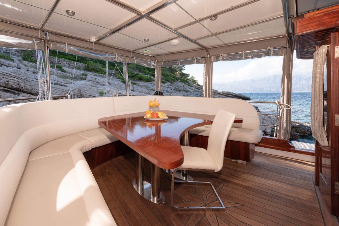 Alfresco Dining