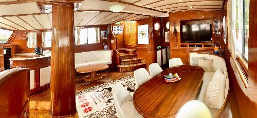 Inviting lounge