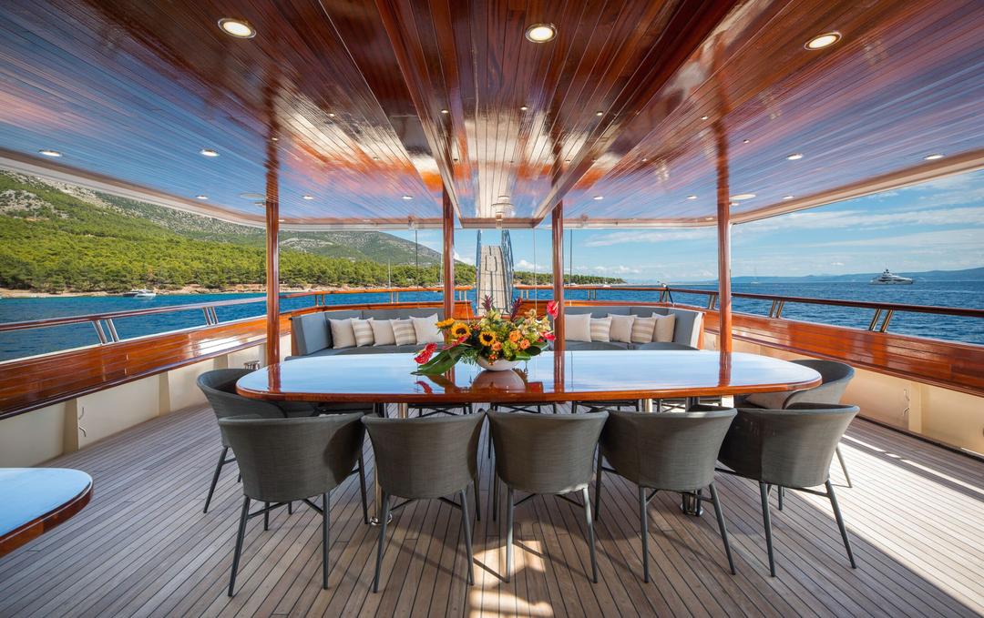 Granduer Dining