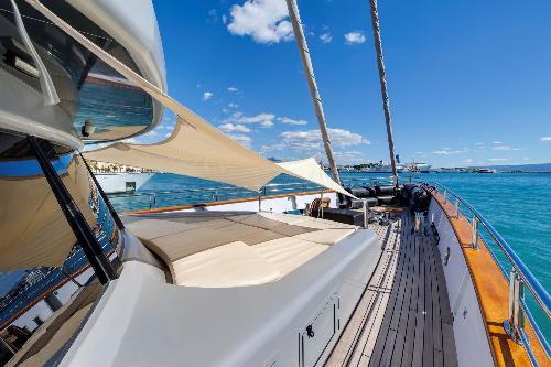 Serenity in Sunshine: Your Private Oasis Awaits