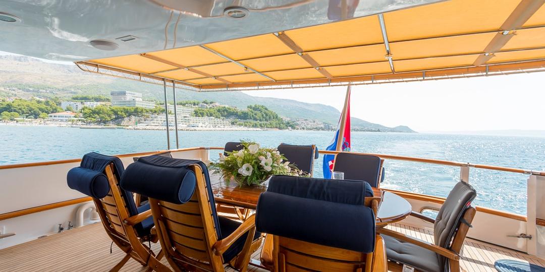 Alfresco Bliss: Dining under the Stars