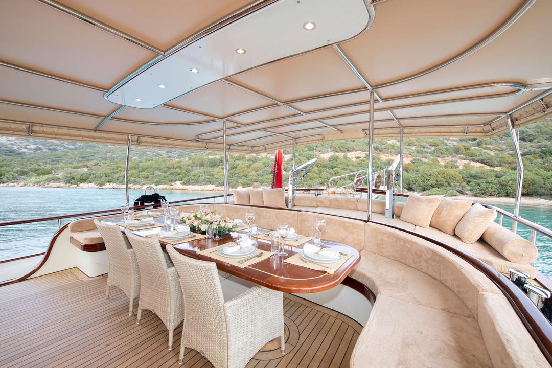 Alfresco Dining
