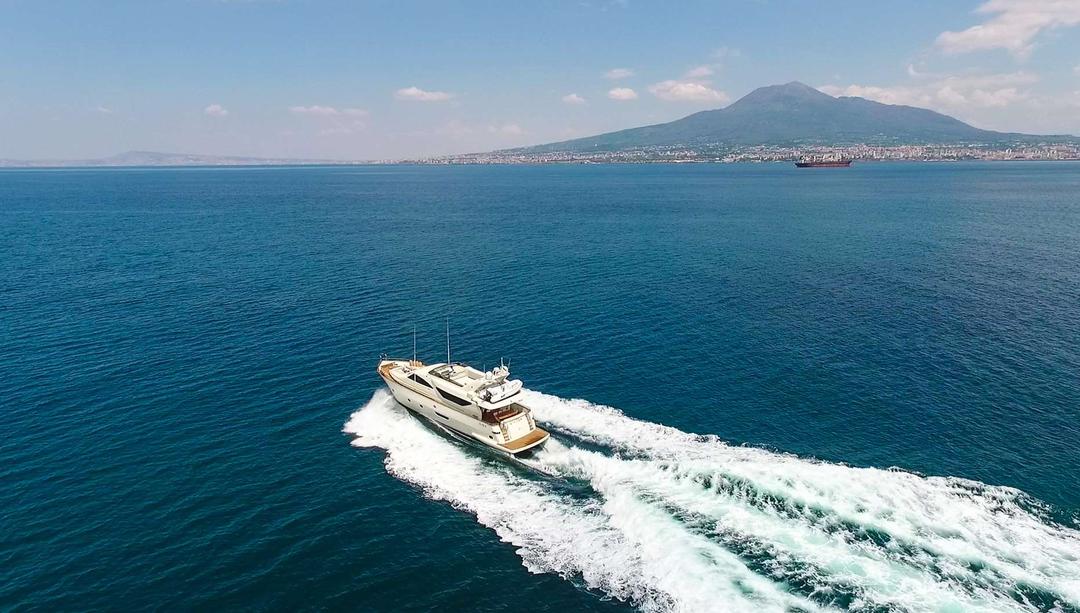 35 knots top speed