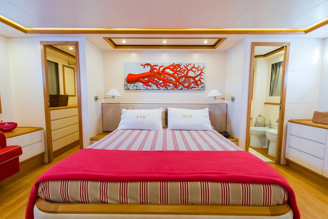 Full beam master cabin