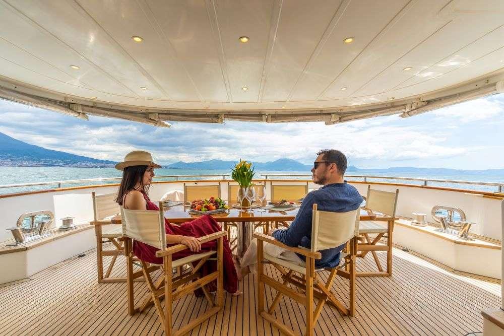 Dining Lounge 
