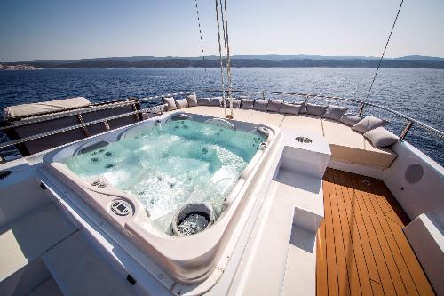 Sociable deck spaces