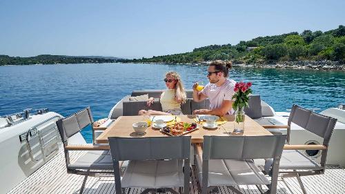 Dining Delights: Al Fresco Elegance
