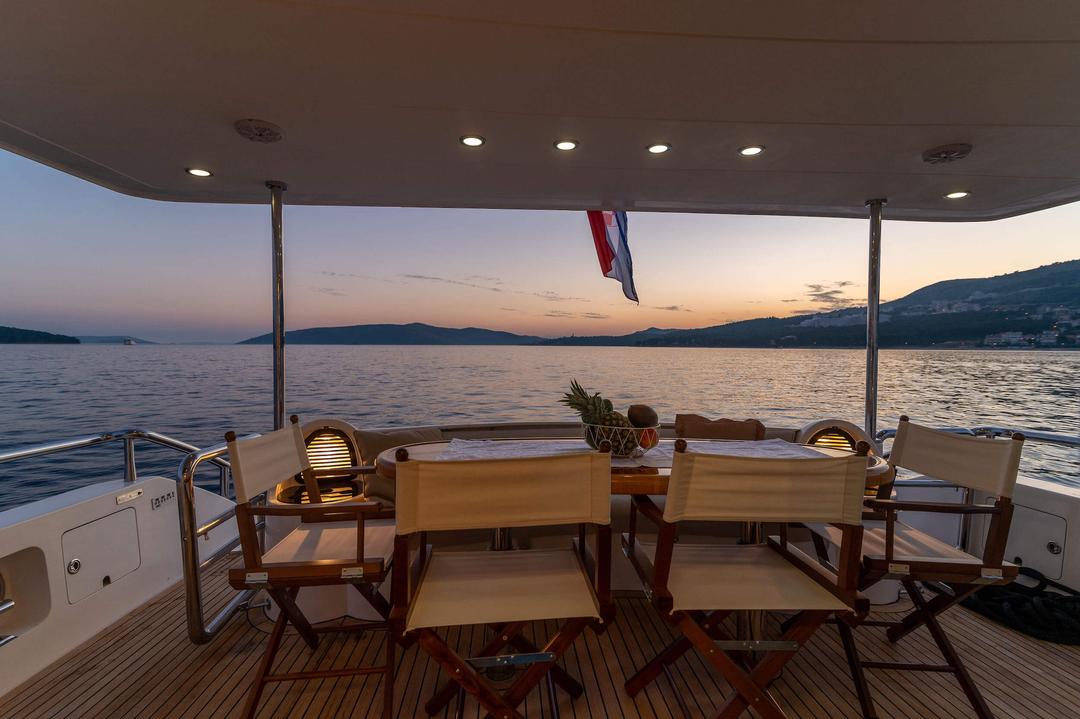 Alfresco Dining Oasis