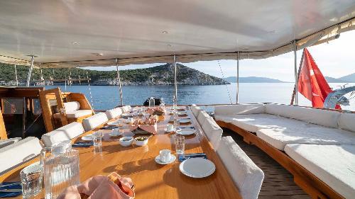 Alfresco dining in comfort