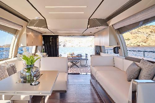 Intimate and Inviting Lounge