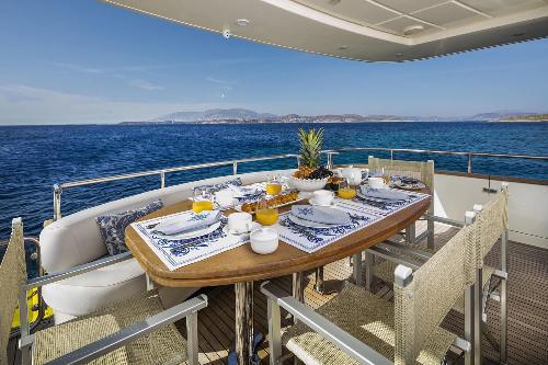 Delight in Dining Beneath the Sky