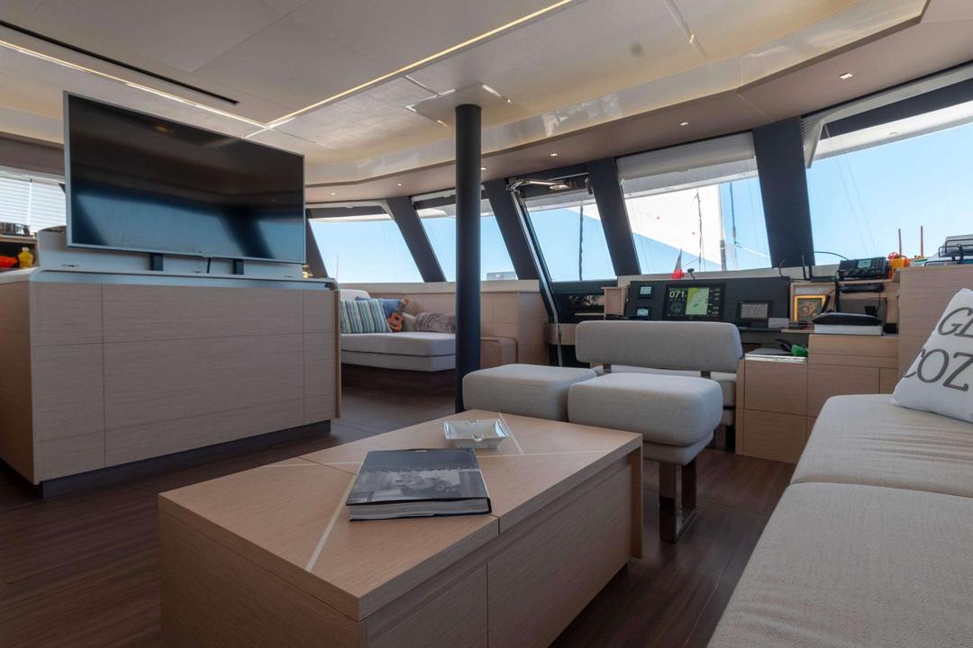 Expansive Flybridge