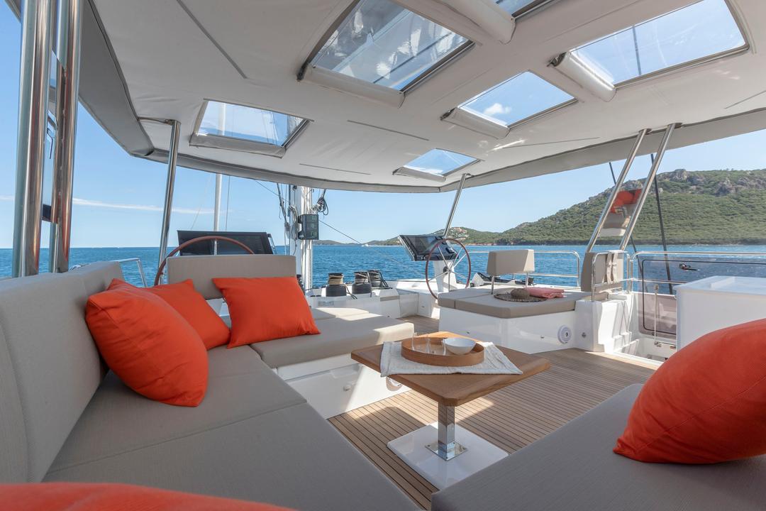 Expansive Flybridge
