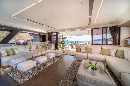 Bright and Spacious Interior
