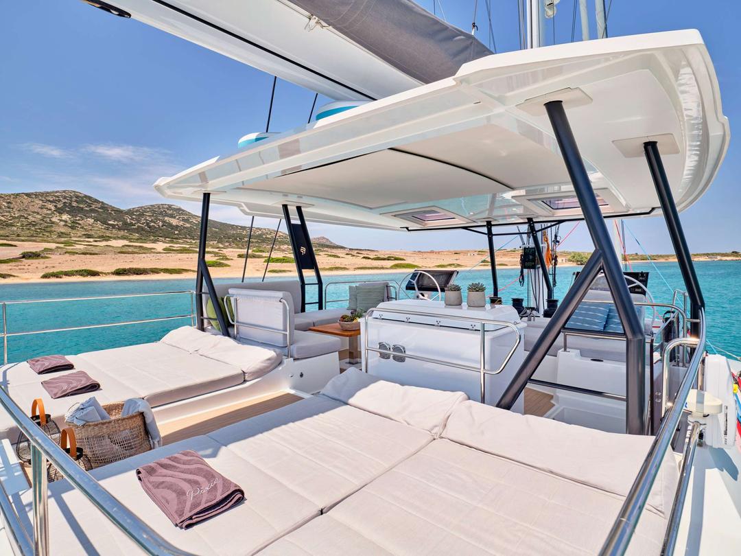 Exceptional Flybridge - "Sky Lounge Oasis"