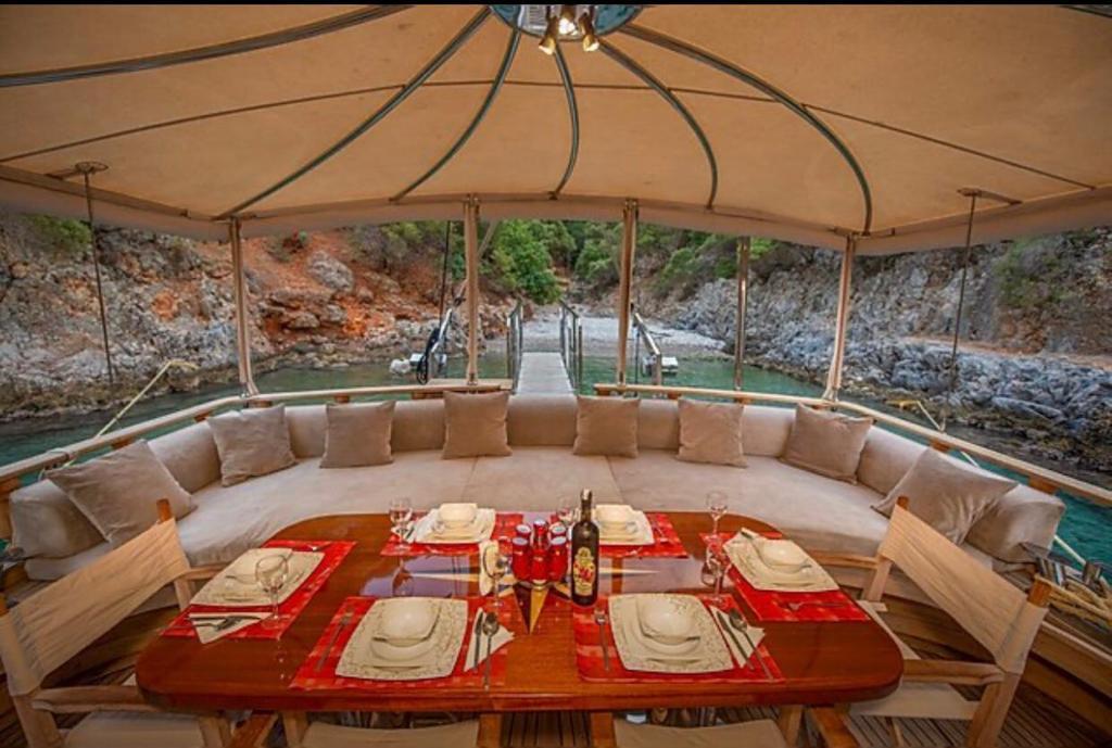 Dine in Style: A Yacht Charter with a Spacious and Elegant Dining Area