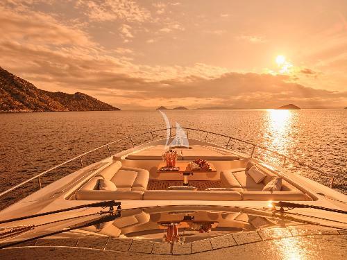 Stunning Sundeck