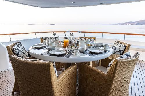 Gourmet alfresco dining
