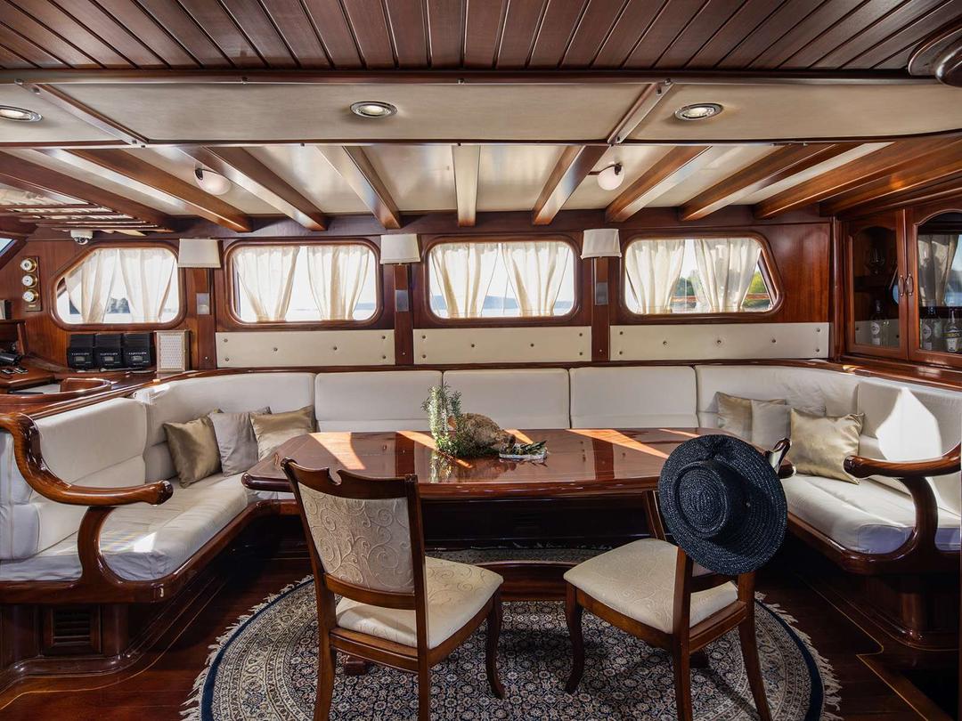 Nostra Vita's Stylish and Captivating Space