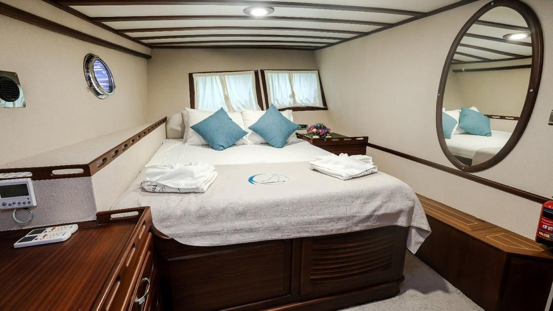 Intimate Cabins for Tranquil Nights
