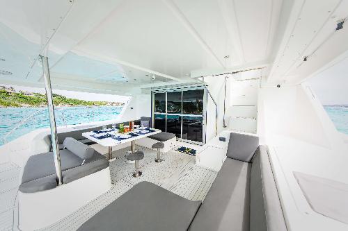 Dining Beneath the Skies: Alfresco Feasting in Elegance