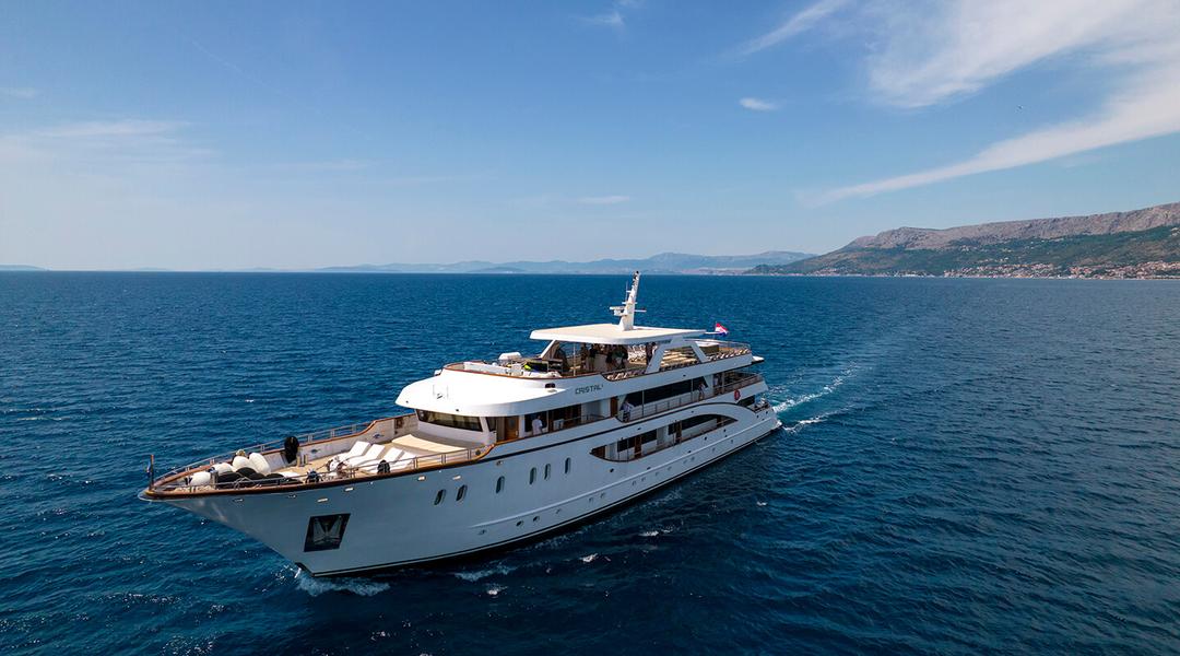 Redefining Elegance: Newly Renovated Splendor