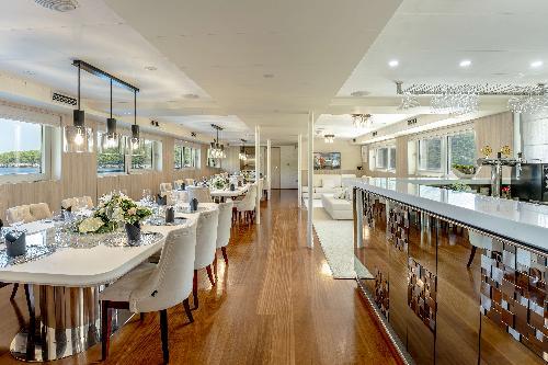 The Pinnacle of Opulence: Grandeur Salon