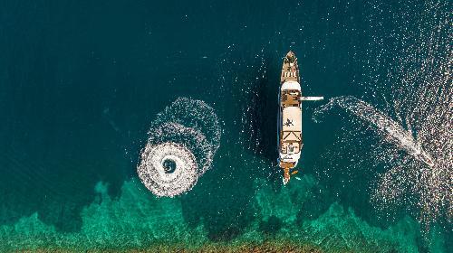 Redefining Elegance: Newly Renovated Splendor