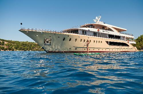 Elegance Redefined: A Modernly Refitted Gem
