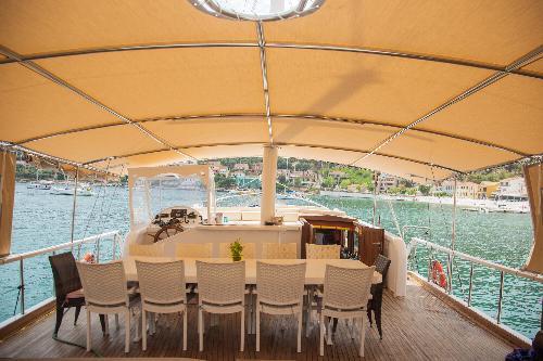 Alfresco Dining Delight