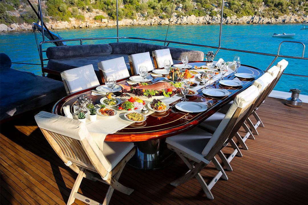 Savory Delights in Open-Air Elegance