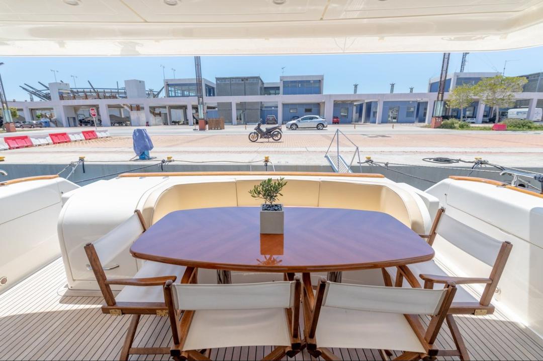 Gastronomic Delight Afloat: Dining Al Fresco in Style