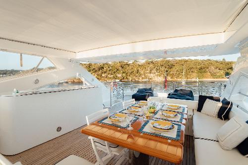 Luxurious Sundeck