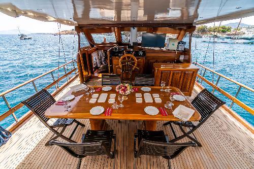 Alfresco Dining