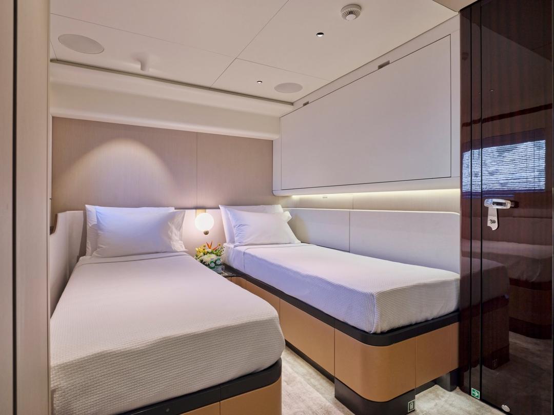 Six-Cabin Flexible Layout