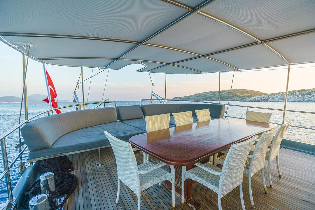 Dine Amidst Captivating Vistas
