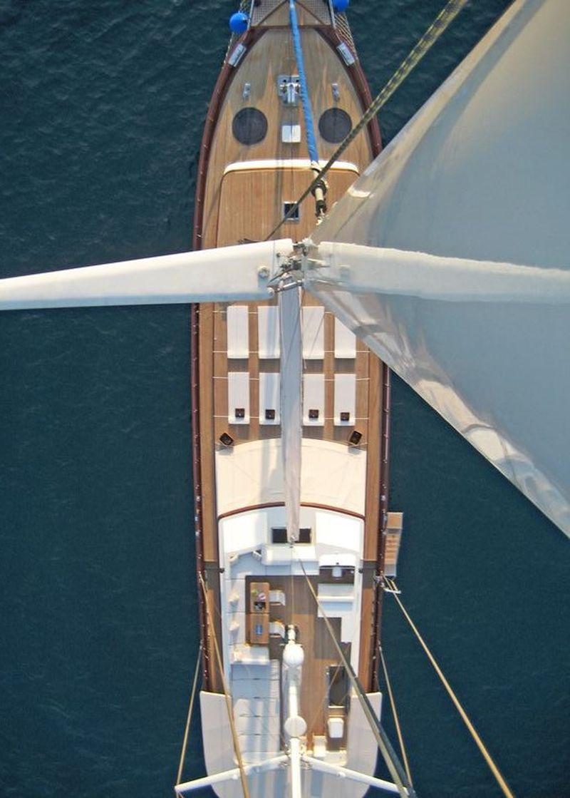 Incredibly Spacious Deck