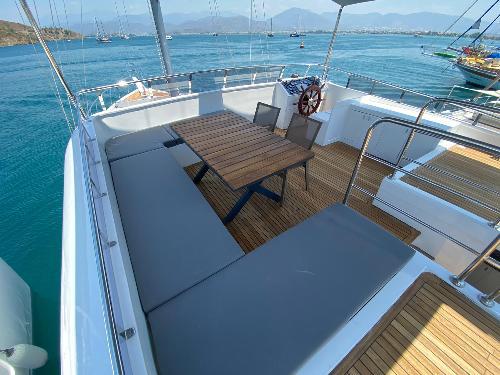 Vast Horizons of Relaxation: Albatros M's Expansive Deck