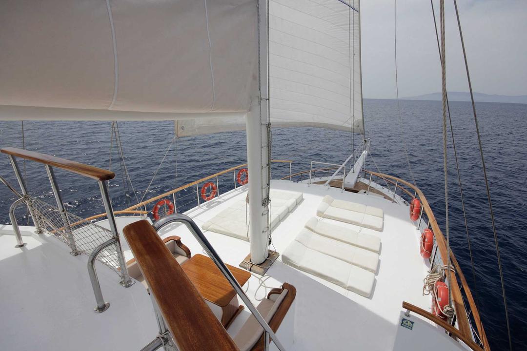 Expansive Serenity: Relaxation Abounds Aboard