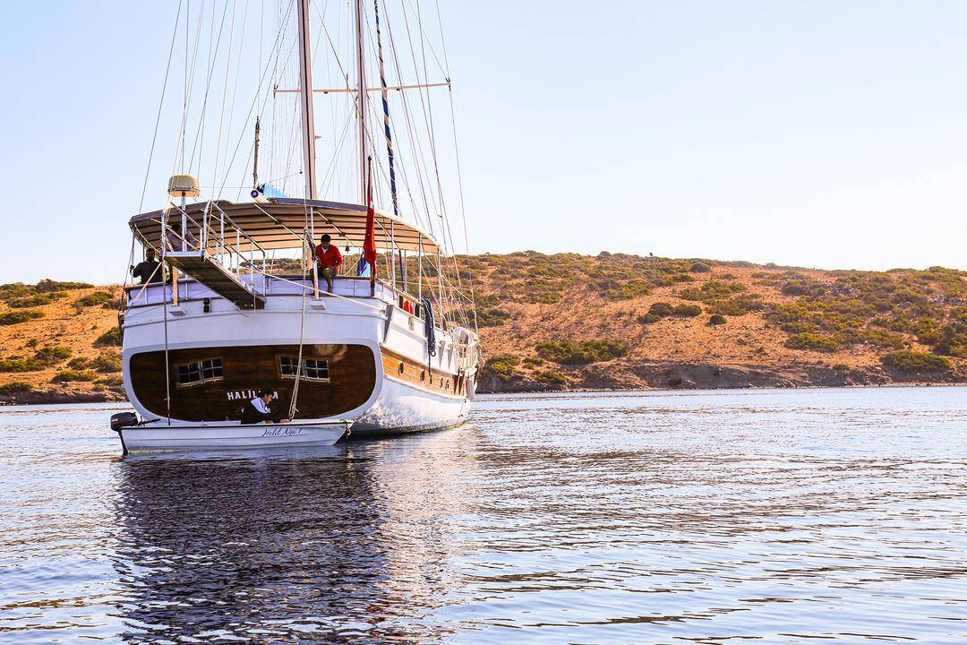Luxury and Grandeur: Experience the Ultimate Yacht Charter
